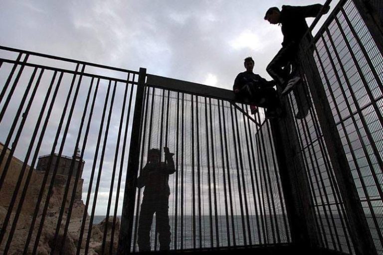 Security alert at the Melilla border to confront attempts at illegal immigration