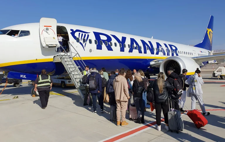 Since October, Ryanair has been strict with travelers and prohibits them from carrying these objects.