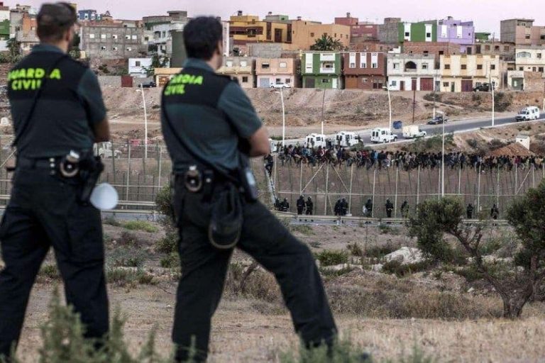 Spanish Guard intervenes with force and uses tear gas to deter intruders in Ceuta