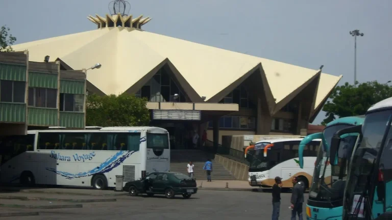 The sale of the old Rabat train station and the auction price set at 300 million centimes cause controversy