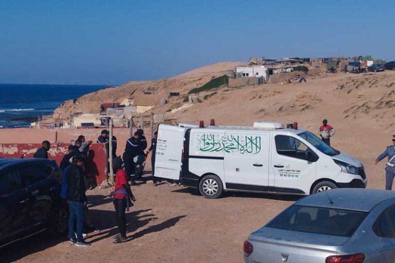 Urgent: Sea water carries away the body of a young man on the beach of Fnideq