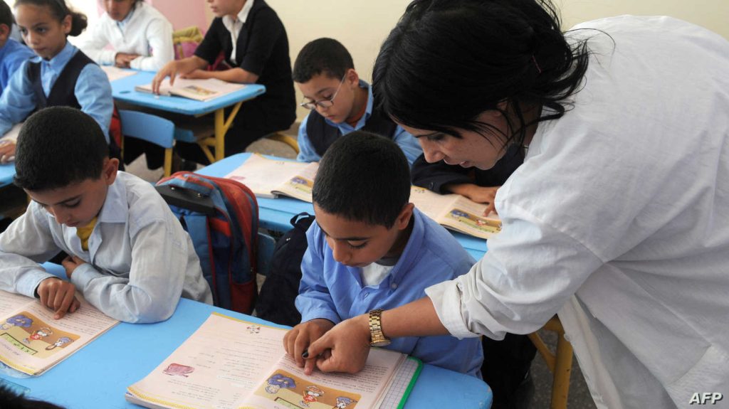A Moroccan teacher ignites social networks with her method of teaching children (video)