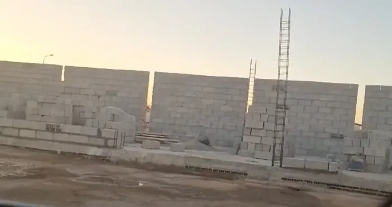 A human rights association denounces illegal construction on Arkaman beach in Nador