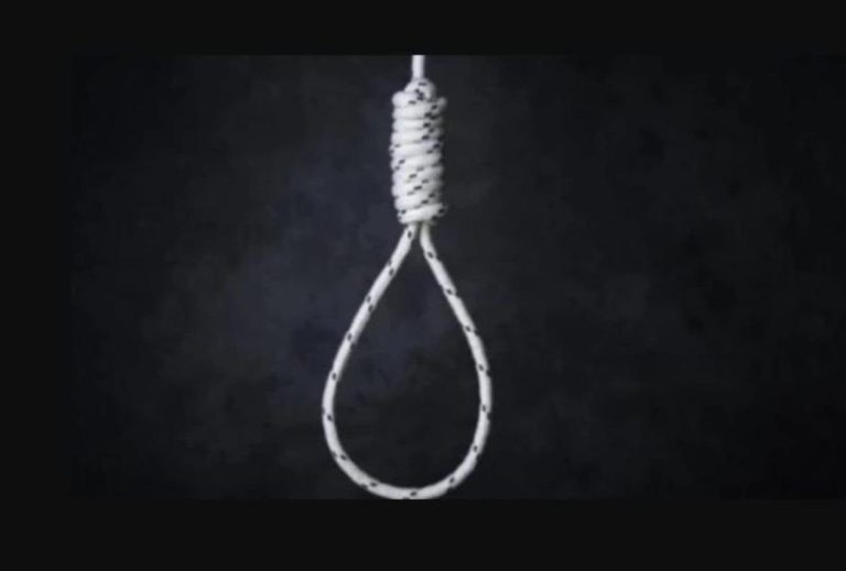 A thirty-year-old man ends his days with an ax by hanging himself