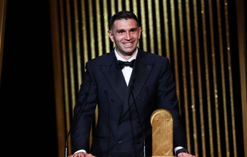 Ballon d'Or ceremony.. Emiliano Martinez wins the award for the best goalkeeper in the world (photos)