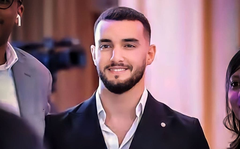 In the greatest secrecy…the artist Zuhair Bahaoui enters the golden cage