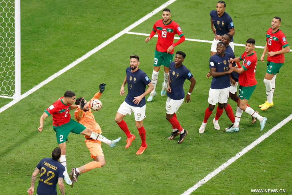 Macron discusses the semi-final of the World Cup in Qatar and praises Moroccan players from French clubs