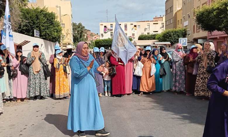 Nador : Les femmes de ménage des établissements d’enseignement protestent contre les déplacements massifs