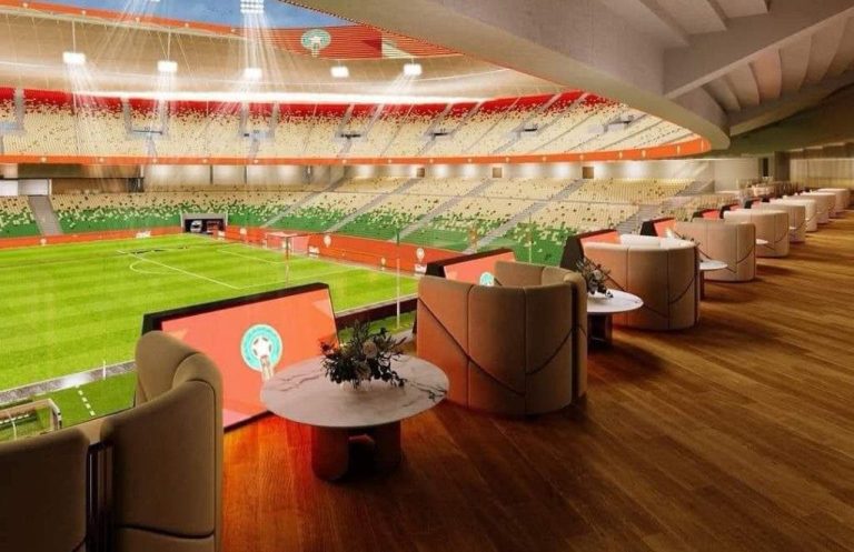 Rabat Stadium developments: start of site preparation at the same time as the installation of the steel roof columns