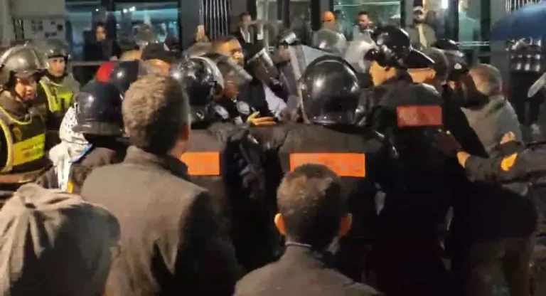 Security authorities repress participants in Casablanca rally rejecting Macron's statements