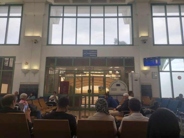 “Tetouan Airport”: A precious backpack sold for 30 dirhams to an airport employee
