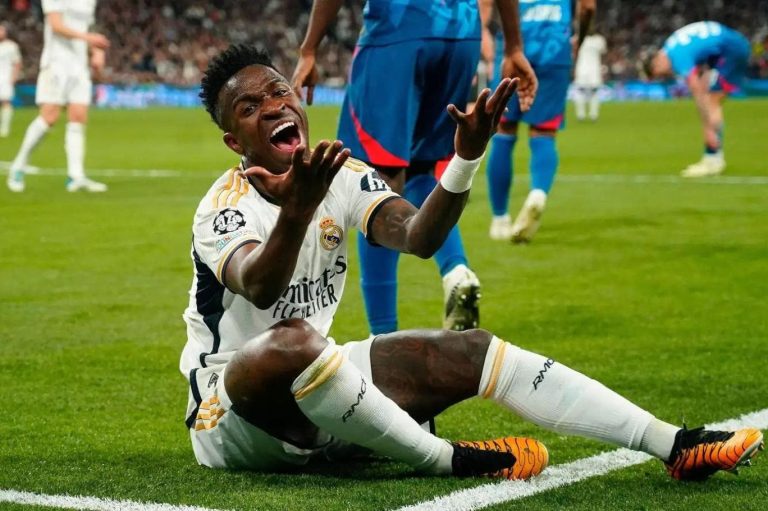 The hashtag “racist football” is sweeping social networks in solidarity with Vinicius Junior