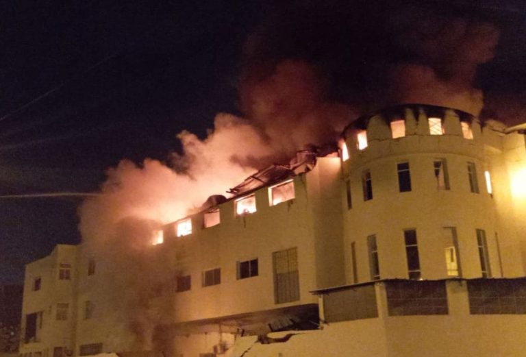 A huge fire “devours” an industrial unit in Tangier (video)