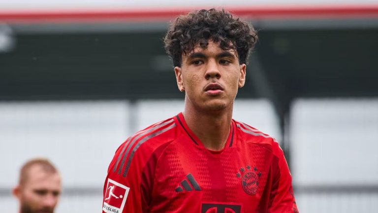 Adam Azno makes his first appearance with Bayern Munich's senior players in the German league (photos)