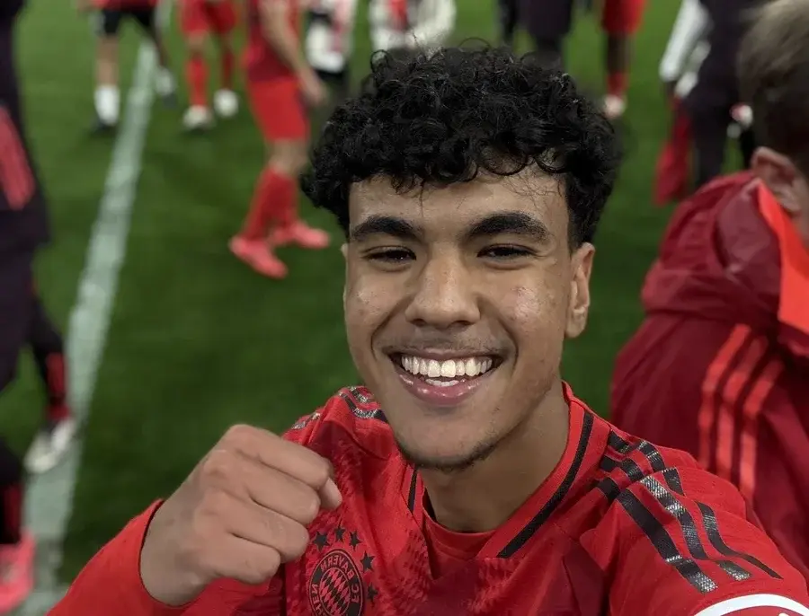 Adam Azno steals the hearts of Bayern Munich fans