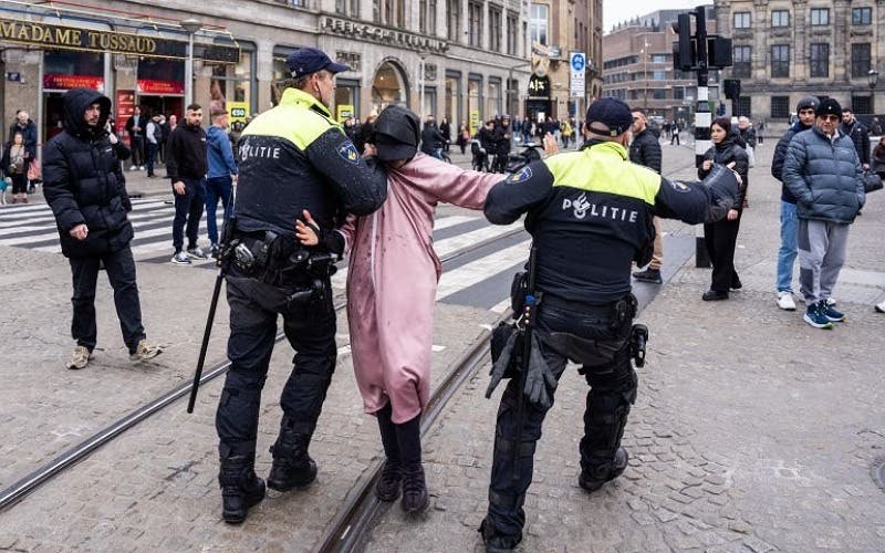 After the events in Amsterdam, an extremist party calls for the expulsion of Moroccans from the Netherlands