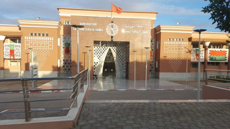Al-Ayoun: A young man cuts himself with a sharp object in front of a bus station