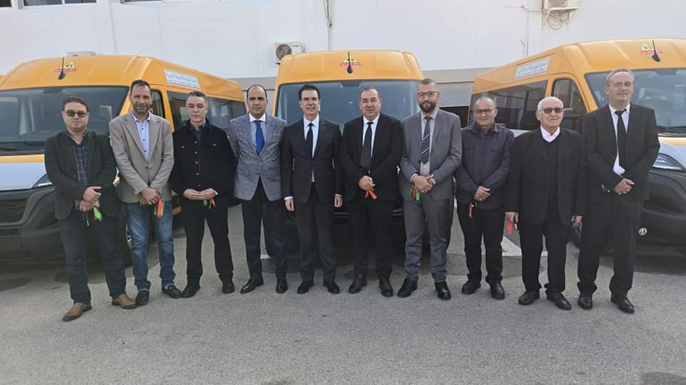 Al Hoceima: The regional agent supervises the distribution of school buses