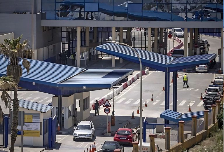 Ambiguity and delay in opening customs in Ceuta and Melilla raise questions