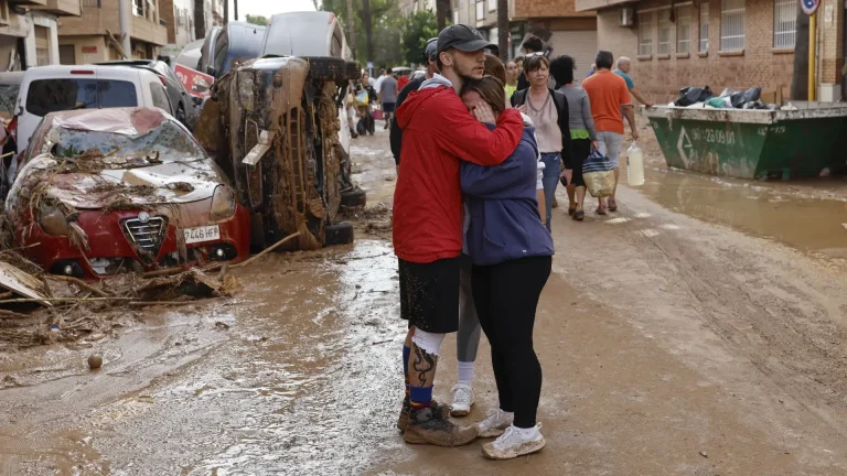 Moroccan community members take part in campaign to help those affected by Valencia floods