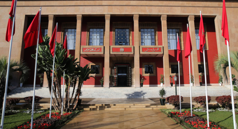 Requests the annulment of the decision to limit the age of entry into the teaching profession