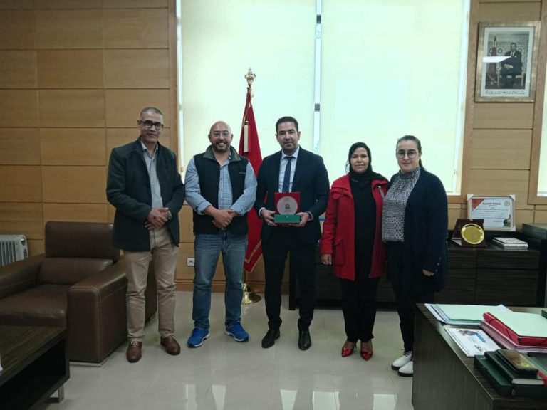 The Eastern Regional Council receives the shield of membership of the Moroccan Network of Open Territorial Communities