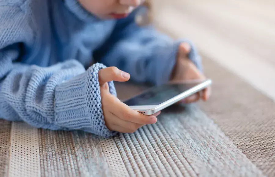 The advantages of digital. Economic, Social and Environmental Council emphasizes child protection