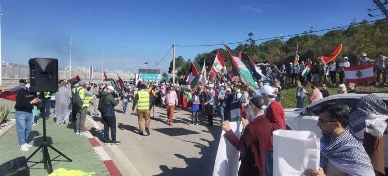 With Palestinian flags…demonstrations in front of the port of Tangier against the docking of an arms ship bound for Israel