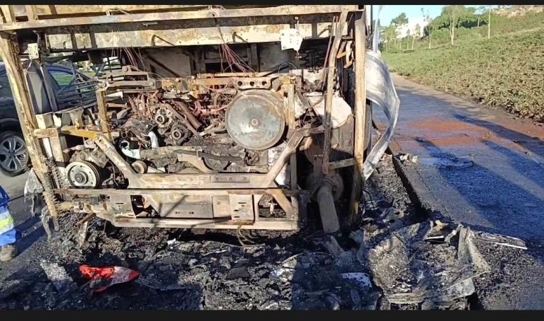 A huge fire devours a bus carrying passengers in Casablanca