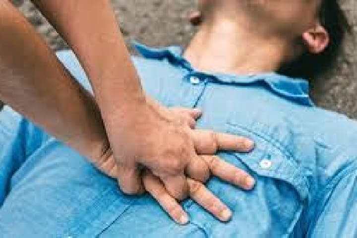 A sudden heart attack ends the life of a professor at a bank branch in Al Hoceima