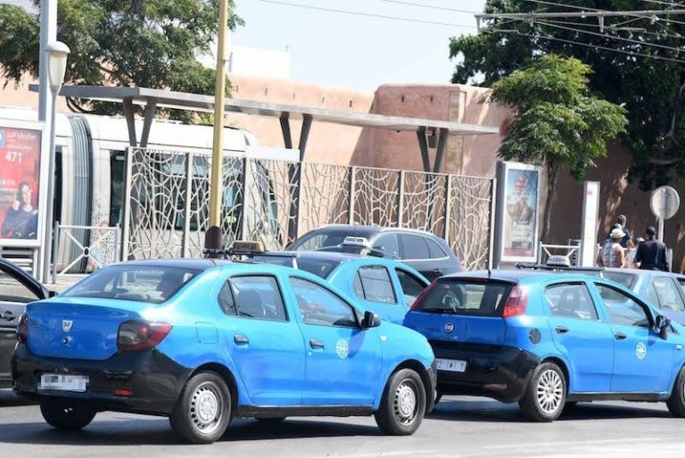 “Barakaj” and “Siba”.. Taxi owners in Rabat besiege a transport vehicle via applications