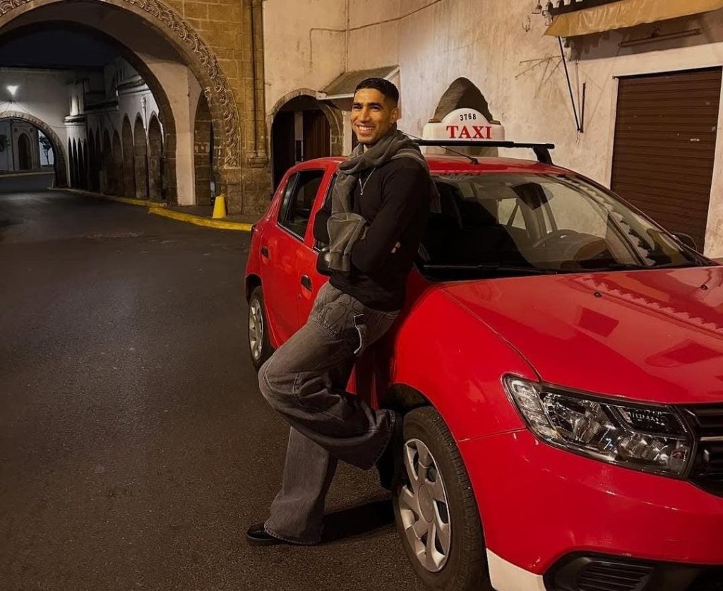 “Boy of the Country”.. Hakimi experiences privileged moments in the heart of Casablanca (photo)