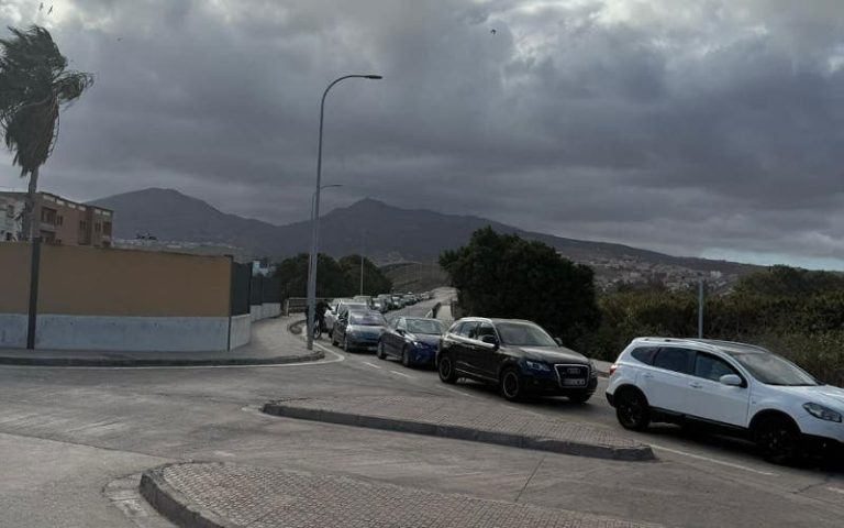 Choking traffic jam at busy Melilla terminal and angry passengers