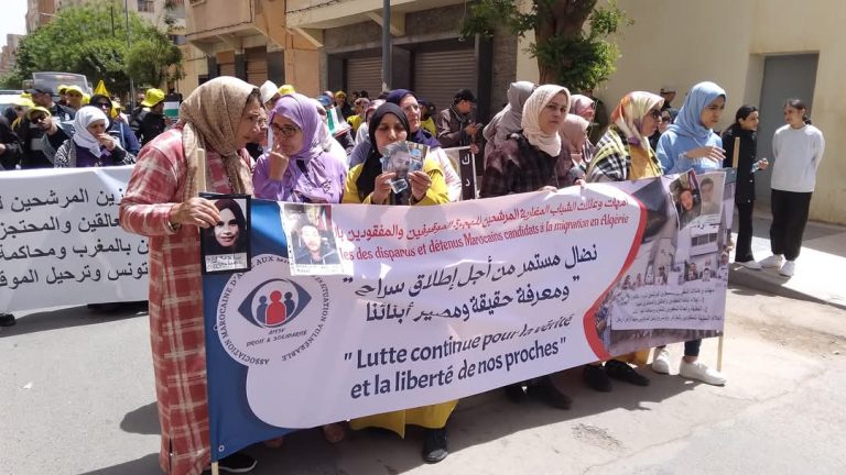 Families demand from the Algerian president the release of their children