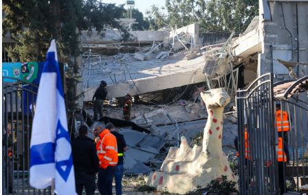 Les rebelles "houtis" attaquent israël par un missile balistique hypersonique de type Palestine 2 causant plusieurs blessés