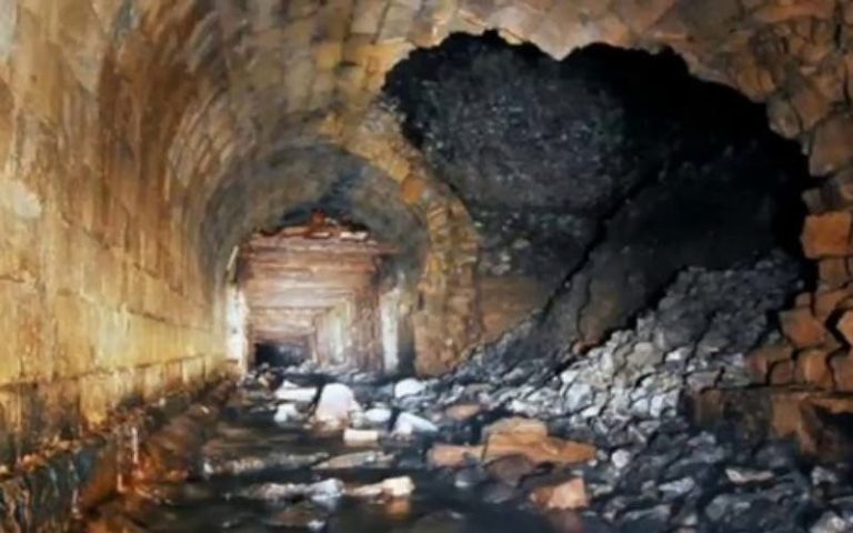 Jarada.. A young man was killed in random coal pits