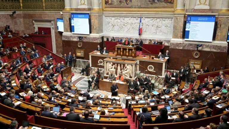 The French National Assembly refuses its confidence in the government