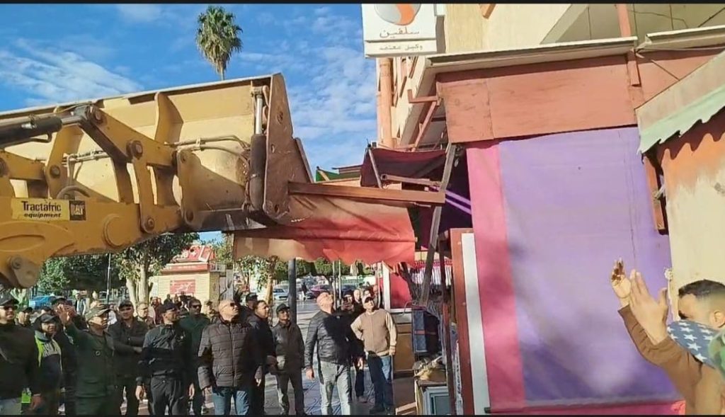 The Pasha of Settat continues to free the public domain and demands that the countryside circulate without exception
