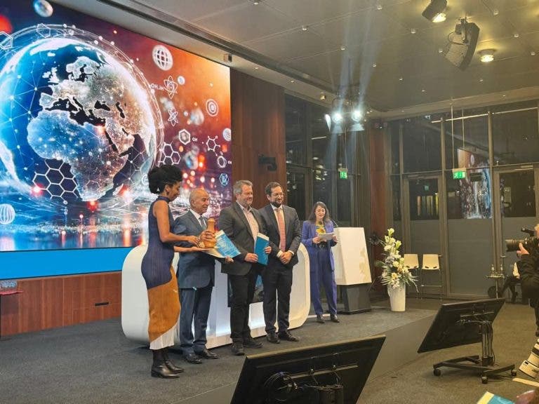 The director of the Normal School wins a German prize in the field of energy