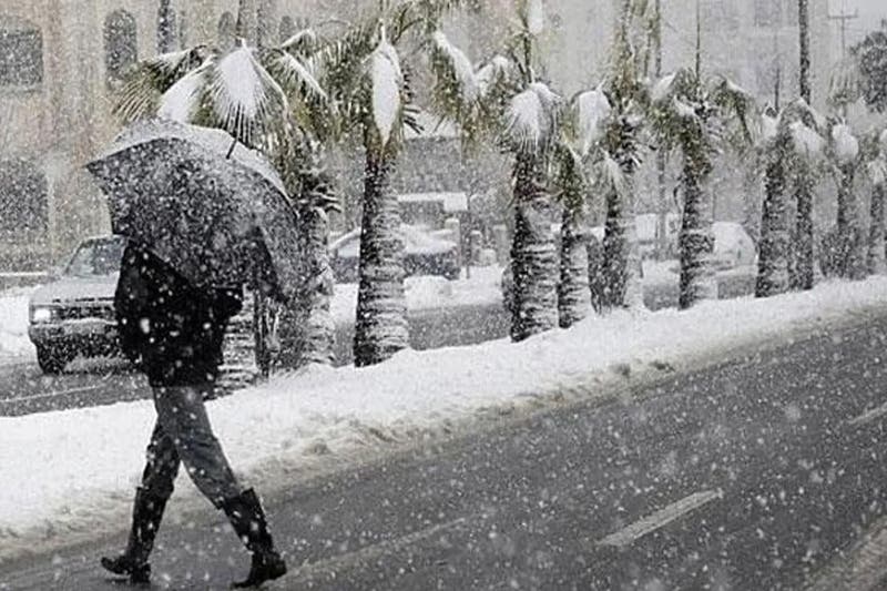 The weather tomorrow Sunday: snowfall and scattered rain expected