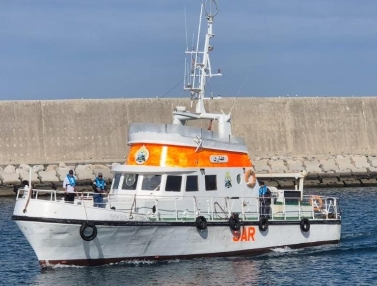 The evacuation of an Indian sailor from an oil ship in the Strait of Gibraltar and the response of Moroccan authorities (photos)