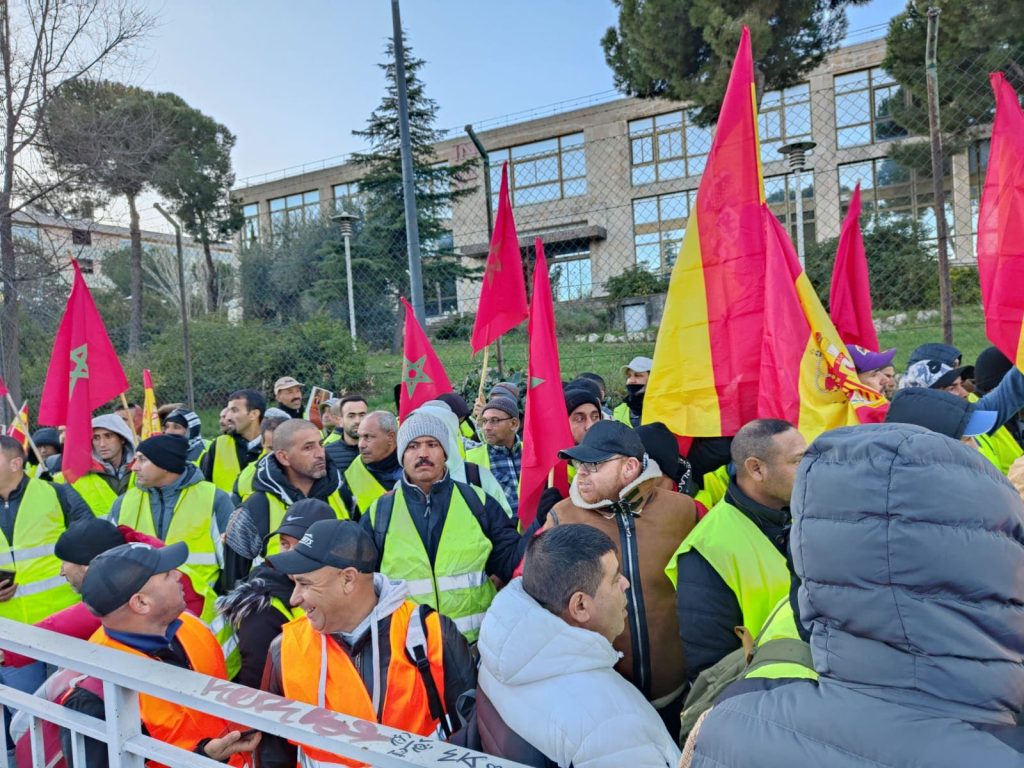 Madrid .. The Moroccans organize a massive demonstration in front of the headquarters of the General Traffic Administration (Photos)