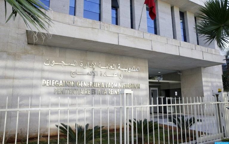A suicide employee working in the local prison of Al -Arajat 2 using his employment weapon