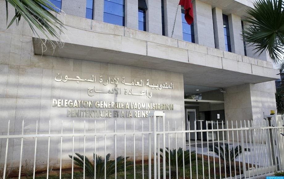 A suicide employee working in the local prison of Al -Arajat 2 using his employment weapon