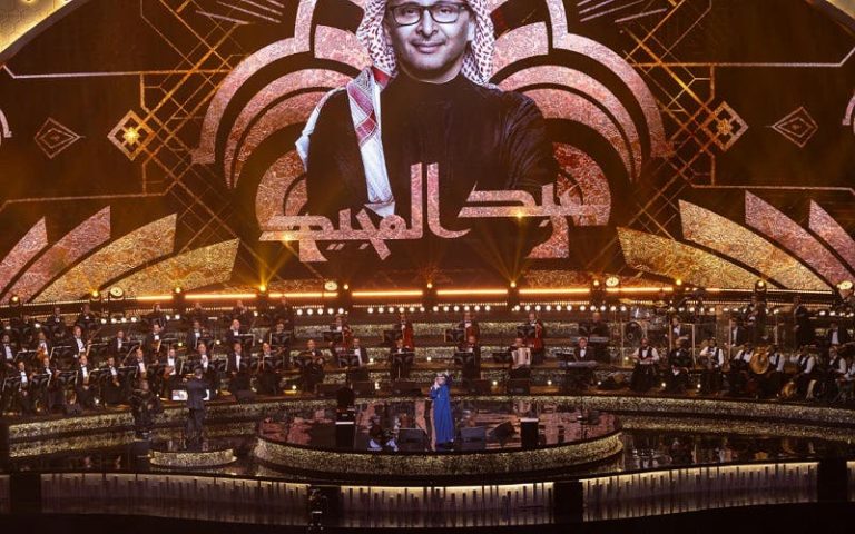 Abdul Majeed Abdullah shines at a singing evening during the Riyadh season and sends a message to Turki Al-Sheikh