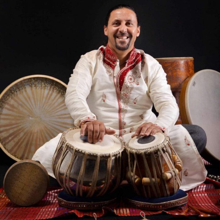 Al-Barkawi gives a major concert with the participation of more than 80 artists in Agadir