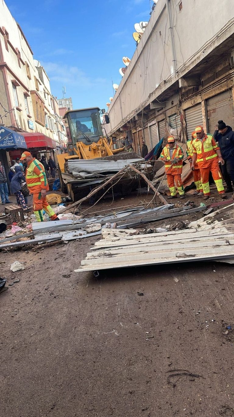 Al -Bayda: The authorities in the Muhammadi district launched a campaign to free the oldest random market
