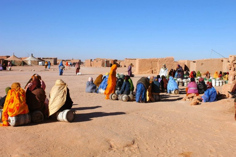 Algerian captives prevent Tindouf detainees' phones from being charged