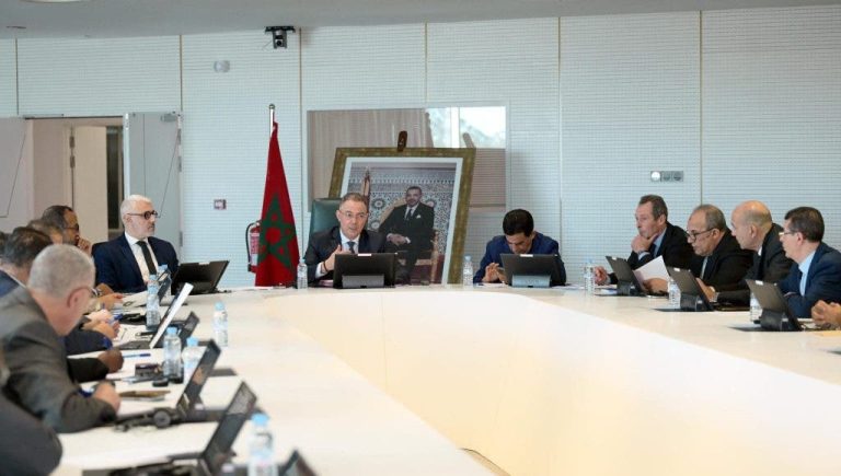 Details of the meeting of the administrative office of the Royal University led by Lakjaa