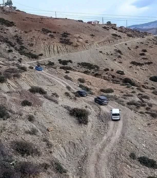 Drivers open an alternative course to cross cars between the front and Al Hoceima